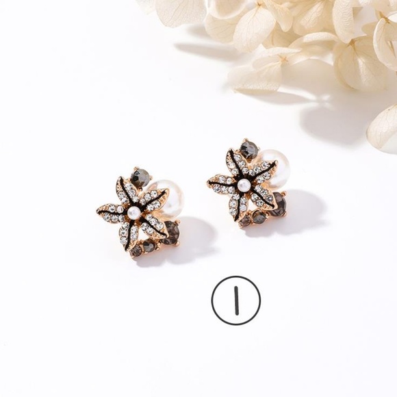 ❤️️NEW UNIQUE Pearl Flower Handmade Earrings D15 - Picture 2 of 2